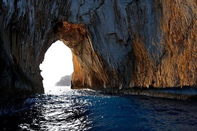 Capri: Boat Tour, Priority Tickets & Blue Grotto (Optional) - Commentary, staff, and the real service experience