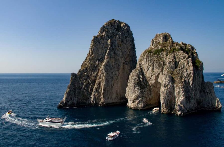 CAPRI CLASSIC BOAT TOUR - From your pickup area to Massa Lubrense