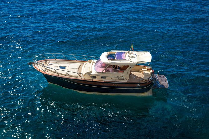 Capri: discover the beauties of the island aboard a Luxury Boat - Four hours ashore in Capri