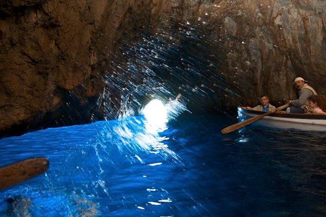 CAPRI - DIY Day Trip Package - BoatTour, BlueGrotto,Bus&Lunch - Take a proper Italian lunch at La Giara