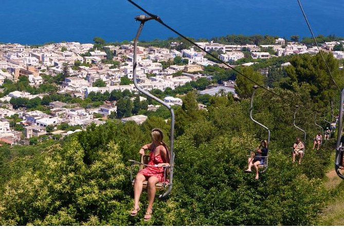 CAPRI - DIY Day Trip Package - BoatTour, BlueGrotto,Bus&Lunch - Return to Capri town and visit La Piazzetta