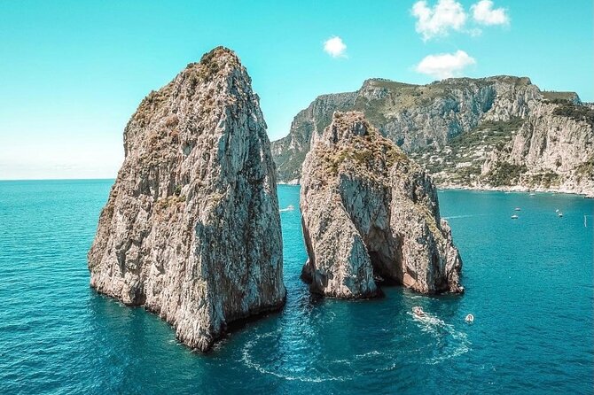 Capri excursion in a private boat - The Natural Arch and Villa Malaparte from sea level