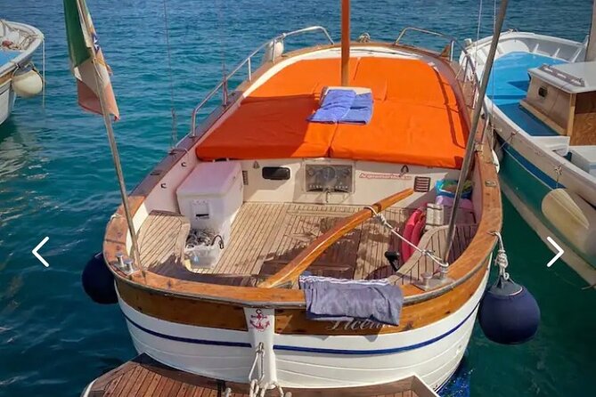 Capri magical boat tour for an unforgettable 3 hour experience. - A close look at Capri’s caves