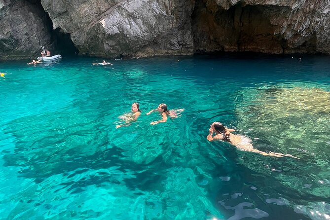 Capri Private Boat Tour from Sorrento - Premium 28ft Boat - Three hours for lunch or Capri town