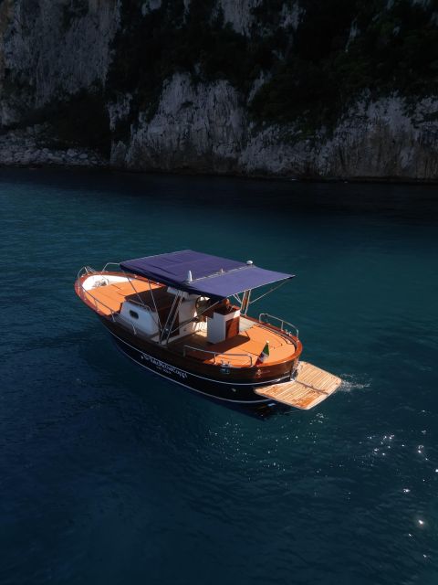 Capri: private boat tour with visit to the caves - The White Grotto and the Natural Arch