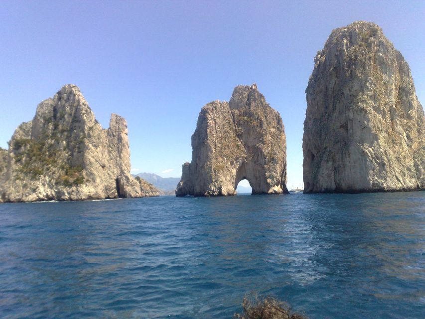 Capri: Private Island Boat Tour with Snorkeling and Swimming - What the sailor adds to the trip