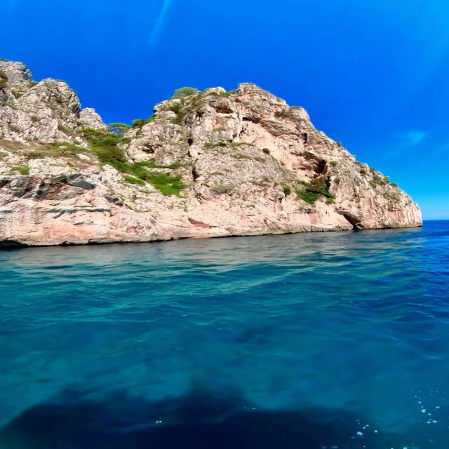 Capri: Private Island Boat Tour with Snorkeling and Swimming - Rough water, sun, and comfort