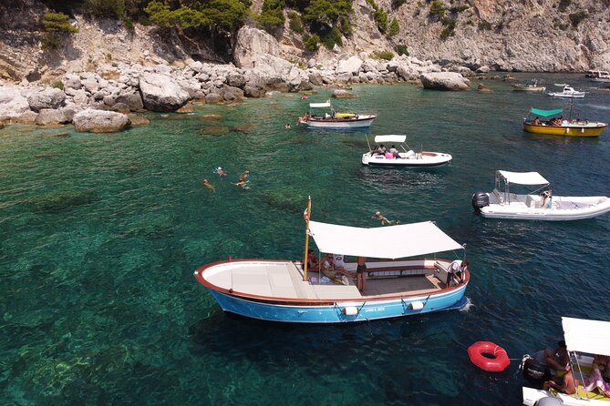 Capri tour with "Gozzo" (3 hours) - The three-hour route around Capri