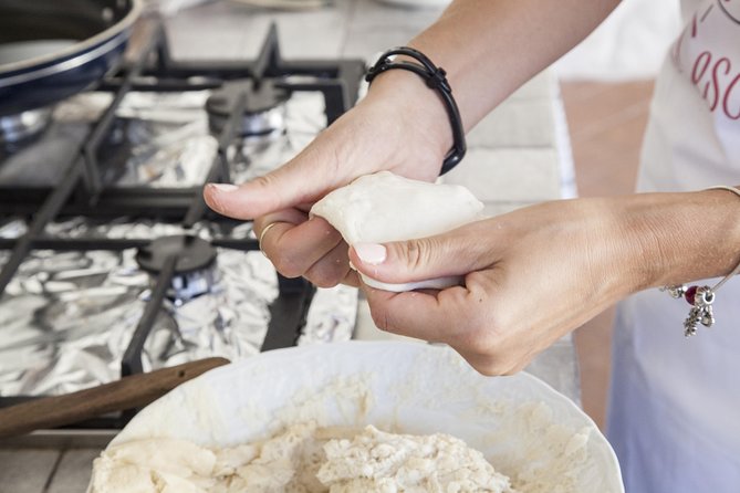 Cesarine: Small group Pizza and Tiramisu Class in Positano - Kneading Neapolitan pizza with practical family tips