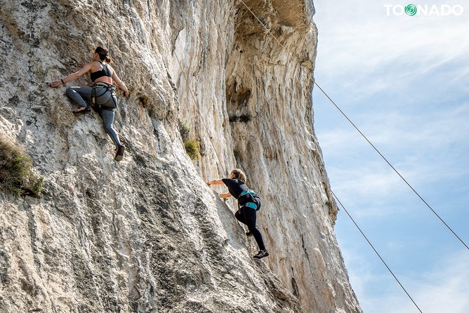 Climbing Experience - The path of the Gods - Walking into the Path of the Gods