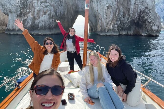 Complete Private Guided Two Hour Tour of the Coast of Capri - The Faraglioni in 20 minutes