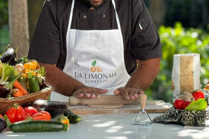 Cook and Eat in a Citrus Grove in Sorrento - Meeting the chef and starting with a welcome drink