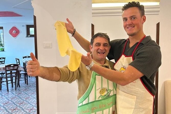 Cooking class with Pasta, mozzarella and Tiramisu with wine - Rolling pasta with Michael and the cooking team