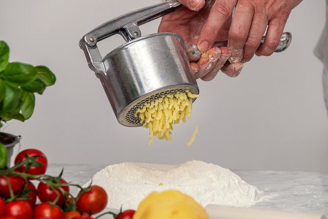 Cooking Class: Your Culinary Love Affair in Sorrento - The people make the class