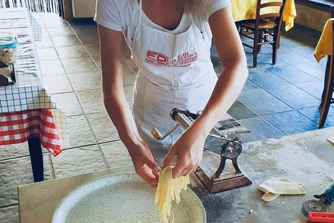Cooking lesson: tagliatelle, mozzarella and tiramisu - A relaxed family-style teaching approach