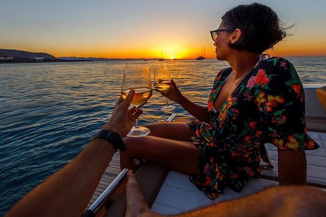 Day to Night Capri Boat Tour with Swim, Snorkel & Aperitif - Why an evening crossing changes the Capri experience