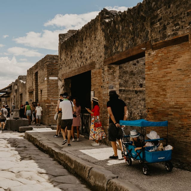 Discover Pompeii: French Walking Tour of the Buried City - Meeting at Hotel Vittoria at 10:30