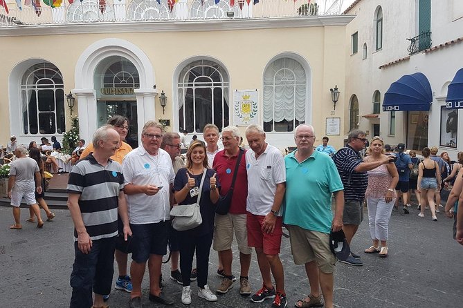 Discovering Capri in one day - Guides, communication, and pickup points