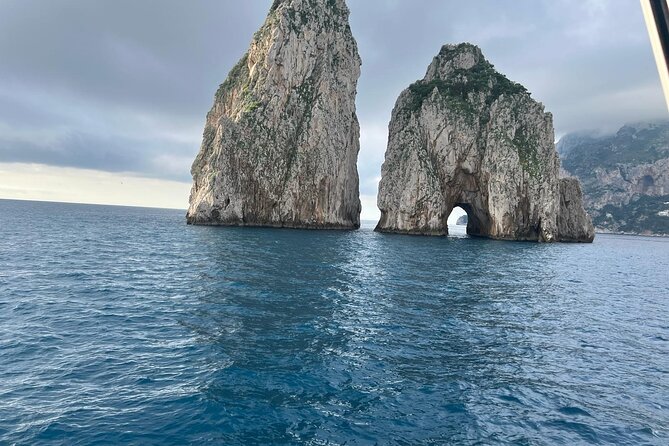 Discovering Capri in one day - Crowds, heat, and the timing problem