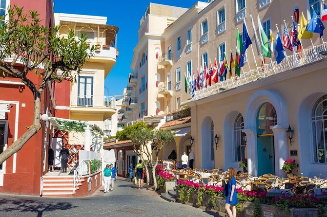 Discovering Capri in one day - The ride from Marina Grande to Anacapri