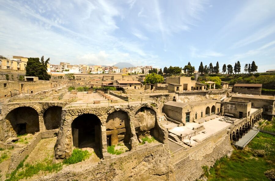 Ercolano: Herculaneum Entry Ticket with Optional Audio Guide - The shoreline boathouses and the human story