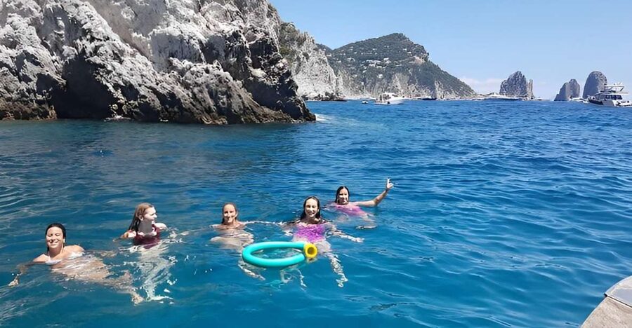 Esperienza Privata a Capri in Barca con Gozzo Classico 3H - The Faraglioni, Capri’s Main Sea View