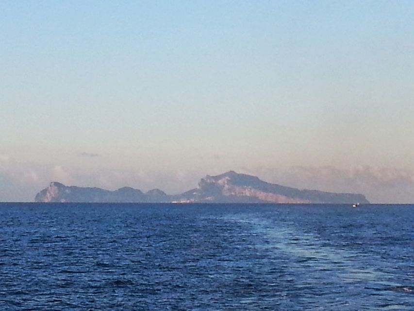 Esperienza Privata a Capri in Barca con Gozzo Classico 3H - Villa Malaparte and the East Coast