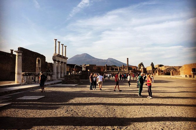 Explore the Pompeii Ruins from Positano - Why Pompeii works best with a guide