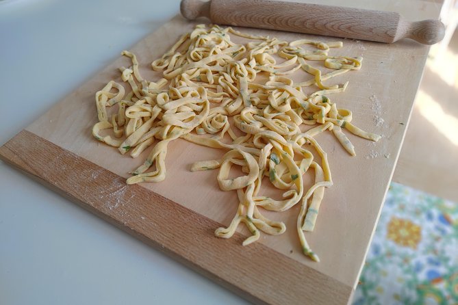 Food Experience with a local in Praiano - The walk from Piazza Moressa to the home kitchen