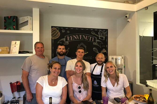 Food gastronomic tour - Making and eating your own pizza