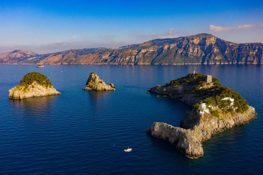 From Amalfi: Li Galli and Capri Islands Boat Tour - Two and a half hours to make your own Capri plan