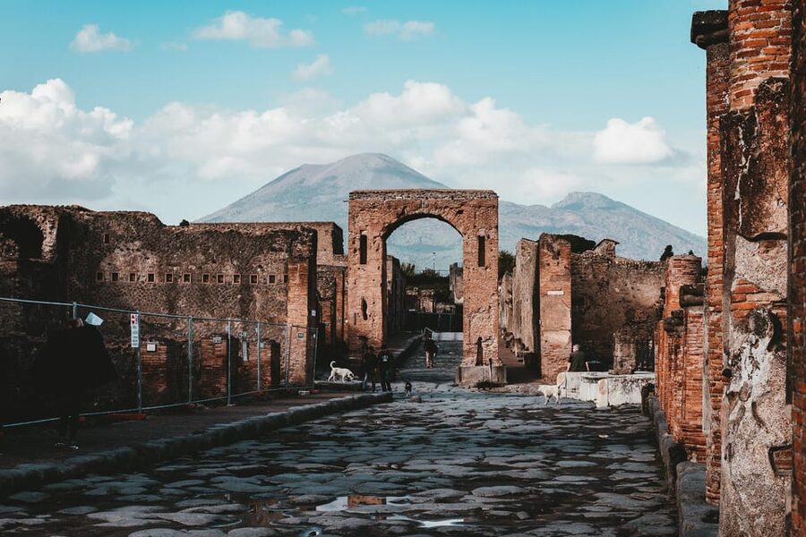 From Herculaneum to Pompeii: Audioguides + Entrance Tickets - Why pair Herculaneum and Pompeii?