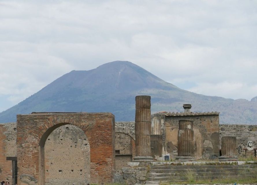 From Naples: Pompeii and Herculaneum VIP Tour with Lunch - Lunch near Pompeii and the cost of convenience