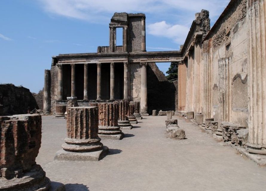 From Naples: Pompeii and Herculaneum VIP Tour with Lunch - Live guide or audio guide?