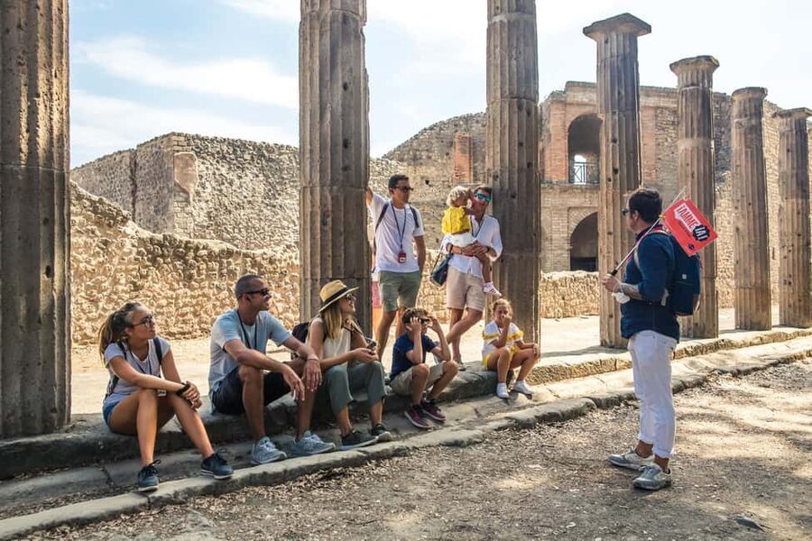 From Naples: Pompeii Skip-the-Line Guided Tour - Via dell’Abbondanza and the Macellum