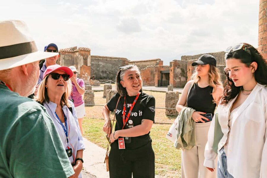 From Naples: Pompeii Skip-the-Line Guided Tour - Porta Marina and Pompeii’s first impression