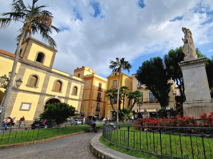 From Naples: Pompeii & Sorrento Shore Excursion with Lunch - Key points at a glance