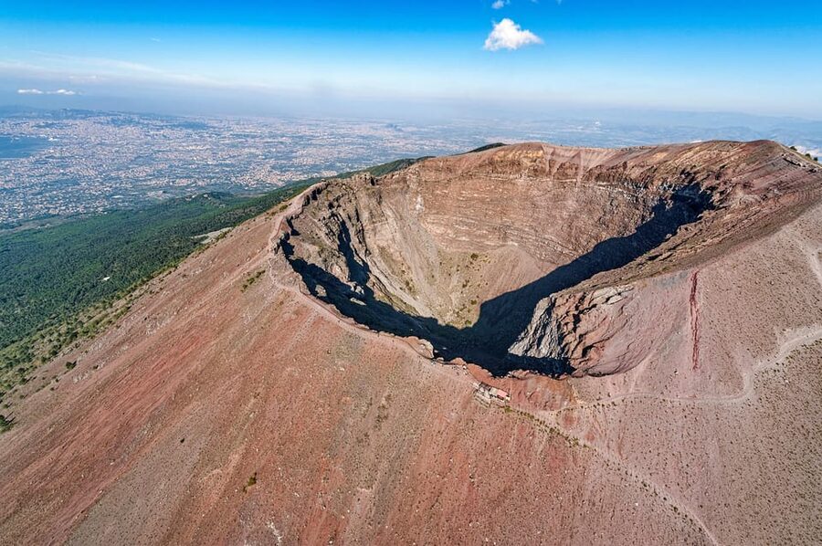 From Pompeii: Mont Vesuvius excursion - The 25-minute walk to the crater rim