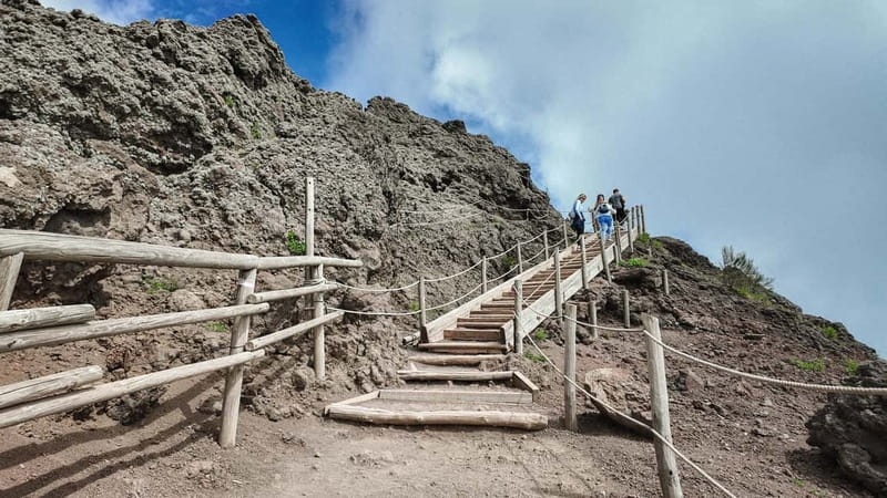 From Pompeii: Mount Vesuvius with bus, ticket and audioguide - Who will get the most from this outing