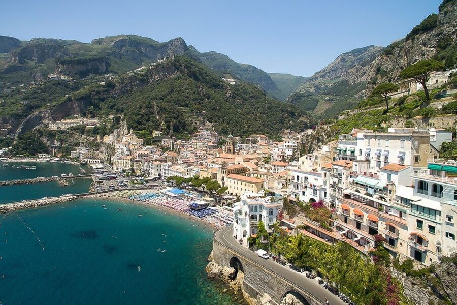 From Positano: Amalfi Coast Boat Tour - Lunch at a seaside restaurant or more time afloat