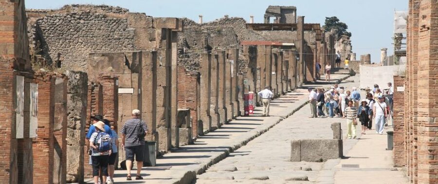 From Rome: Pompeii, Positano and Amalfi Full-Day Tour - Guides who shape the day