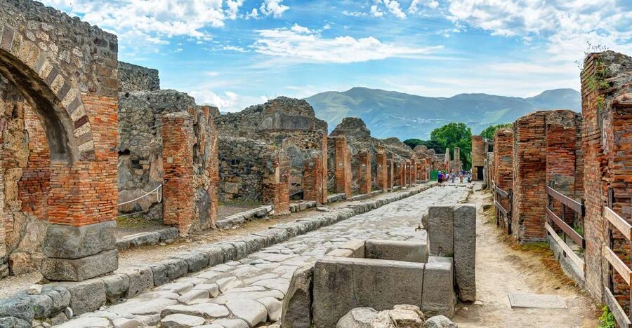 From Rome: Pompeii, Positano and Amalfi Full-Day Tour - Pompeii in two focused hours