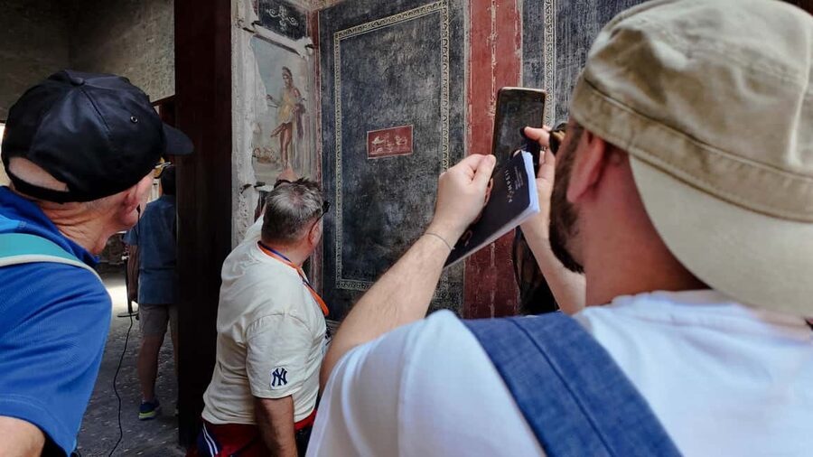 From Salerno: Pompeii Guided Walking Tour with Ticket - Meeting the guide at Pompeii Central Station