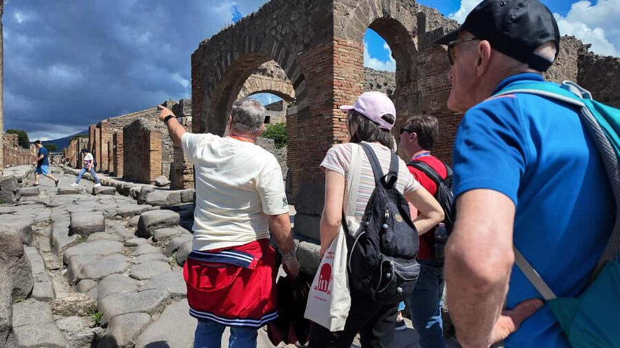 From Salerno: Pompeii Guided Walking Tour with Ticket - Reaching the Forum and the casts
