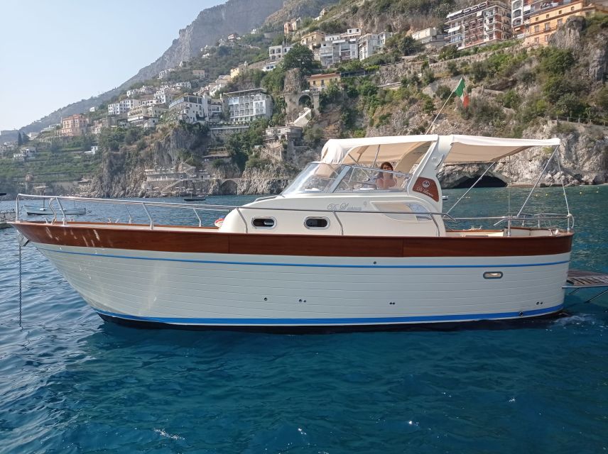 From Salerno: Sightseeing Day Cruise to Amalfi Coast - What is served during the cruise