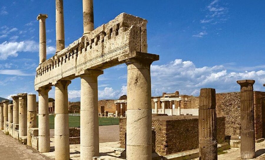 From Sorrento: Day Tour to Pompeii Ruins and Mount Vesuvius - Walking around Mount Vesuvius