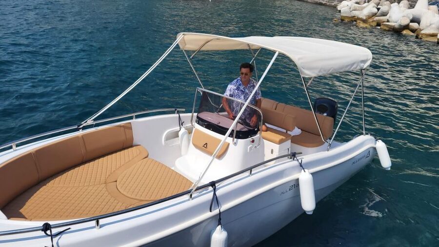 From Sorrento: Full Day Capri Private Boat Trip with Drinks - Why a private boat changes the Capri day