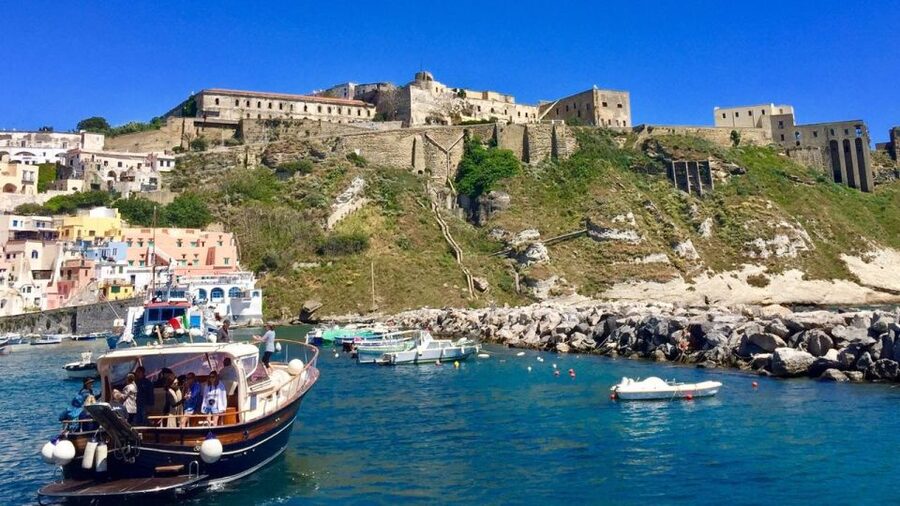 From Sorrento: Ischia and Procida Boat Tour with Snorkeling - What the small group adds to the day