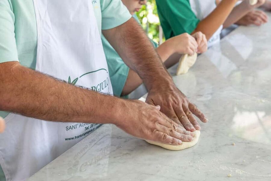 From Sorrento: Pizza-Making Class w/ View of Mount Vesuvius - Who should book this class