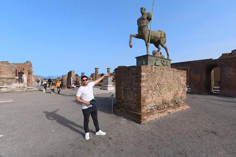 From Sorrento: Pompeii and Vesuvius Guided Tour with Lunch - Pizza lunch on the slopes of the volcano